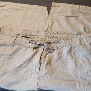 PLUS Avenue Linen Capris
